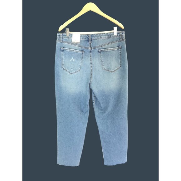 STYLE & CO -DISTRESS STRAIGHT LEG HIGH RISE SHARK BITE HEM JEANS SIZE 18-NWT - Picture 2 of 7